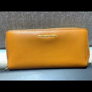 Michael Kors zipper wallet